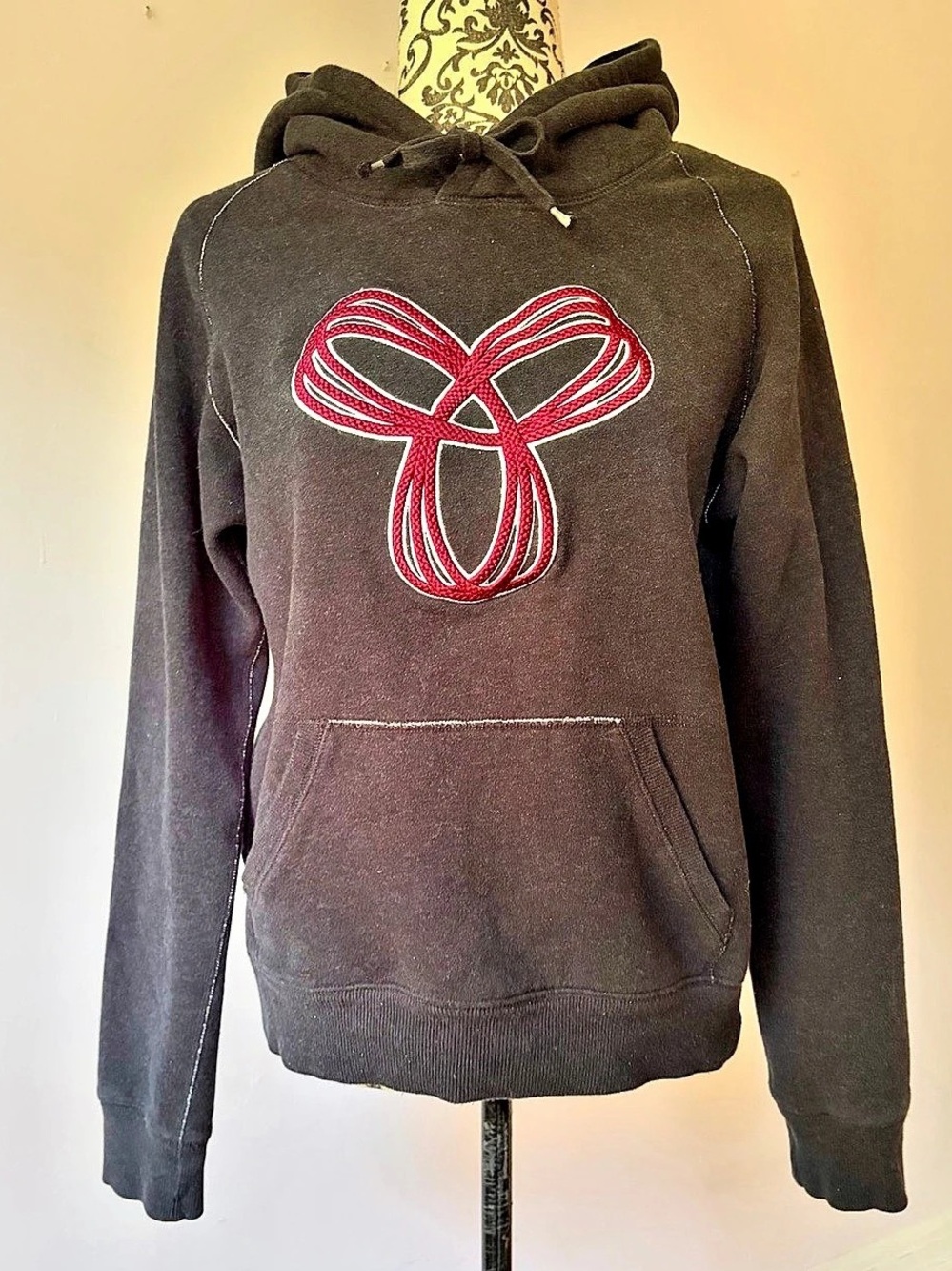 Tna Black Graphic Pullover Hoodie Size Medium